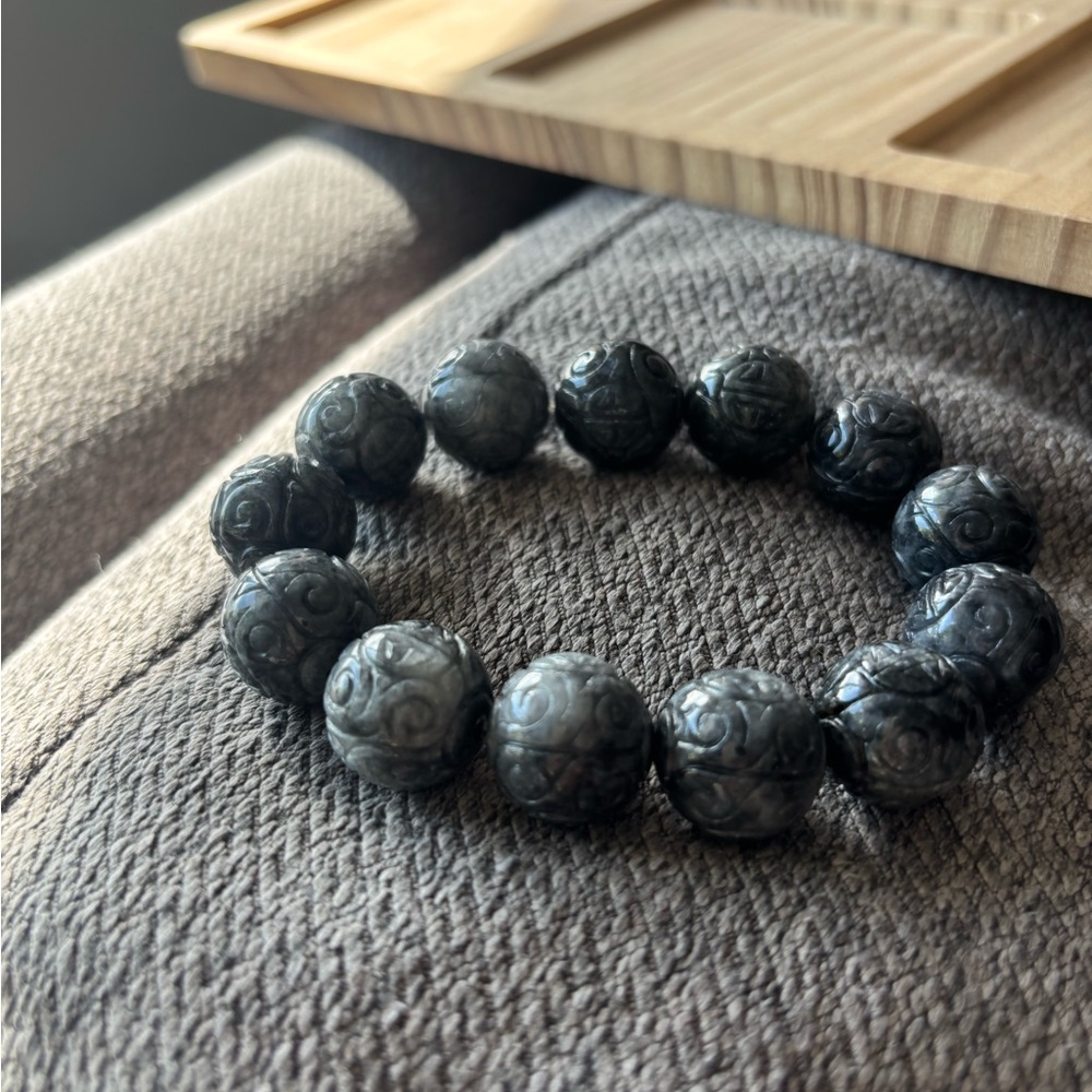 Grade A Carved Wuji Jadeite Beaded Bracelet - Picture 2 of 10